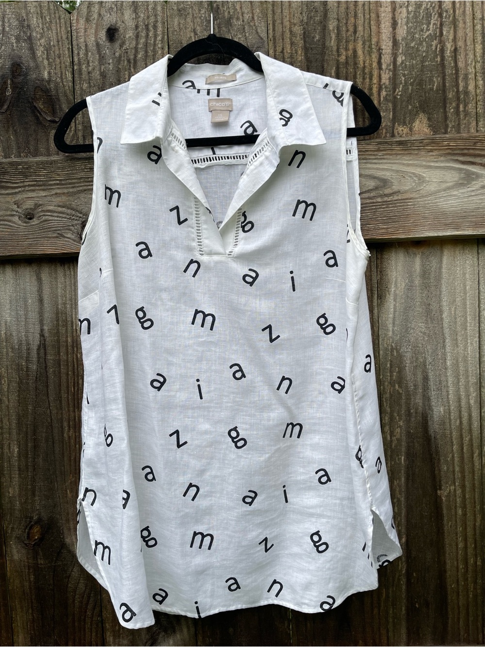 Chico's White Sleeveless Collared V-Neck Top with Black Letter Print Sz M (8-10)